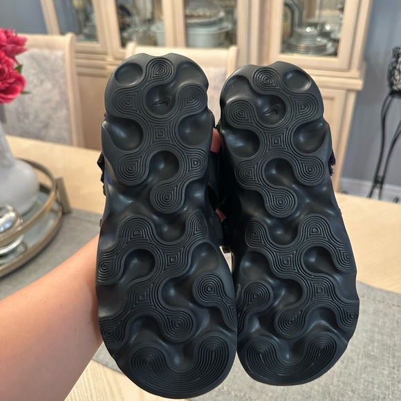 BLACK NIKE SANDALS - Picture 2 of 8